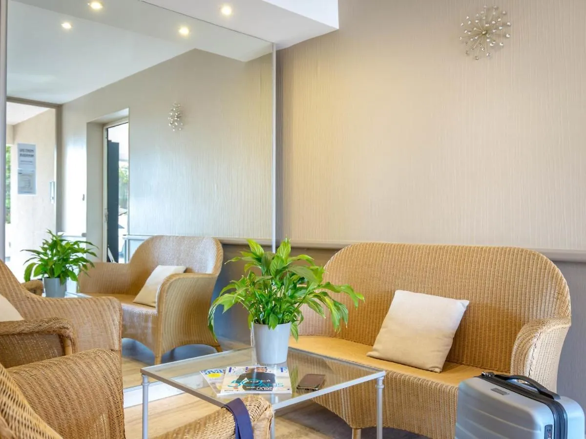 Apartment Studio Climatise Pour 2/3 - Proche Plage Et Commerces - Wifi Inclus - Fr-1-466A-22 Saint-Raphael  France